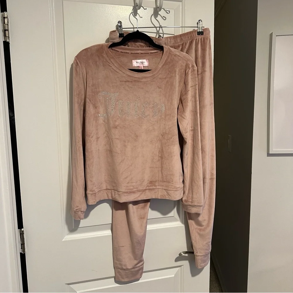 Juicy Couture Sleepwear Velour Rhinestone Long Sleeve and Pants Set in Pink